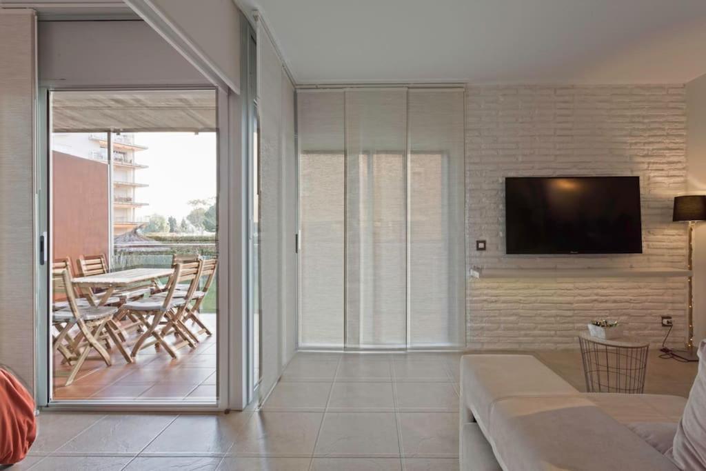 Piso De 2 Habitaciones, 3 Piscinas Y Cerca Del Mar Росас Экстерьер фото