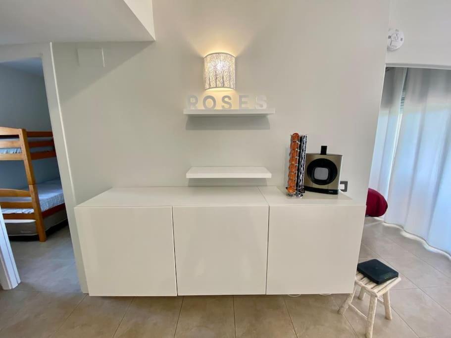 Piso De 2 Habitaciones, 3 Piscinas Y Cerca Del Mar Росас Экстерьер фото