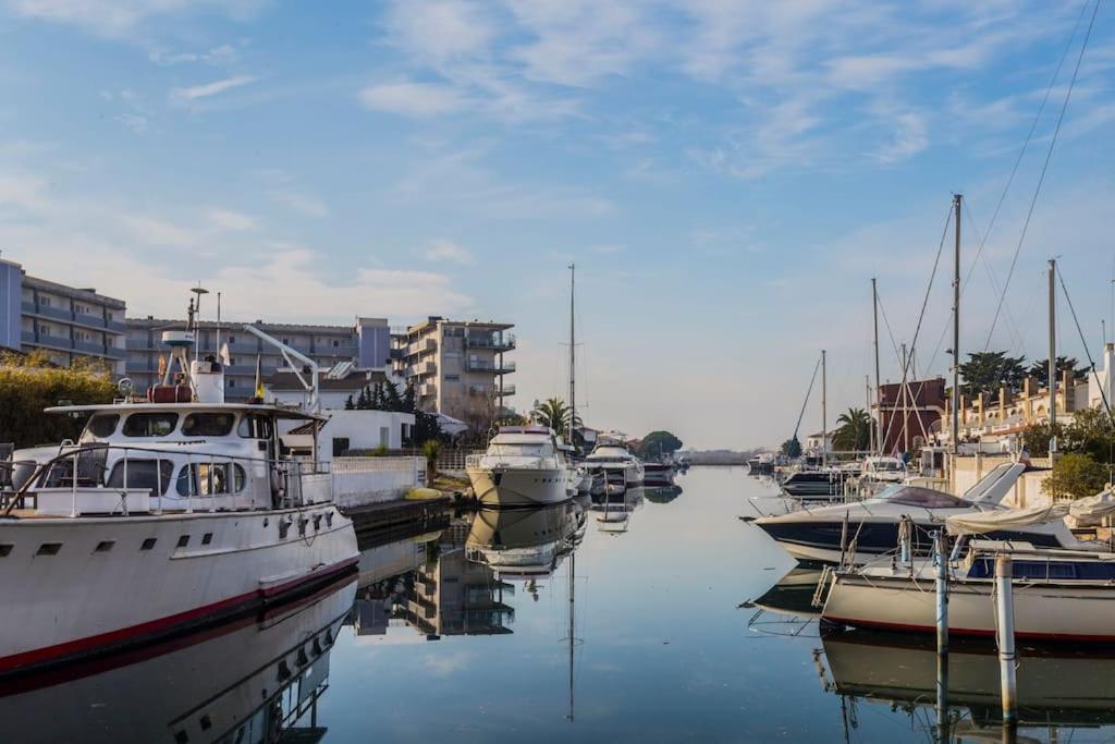 Piso De 2 Habitaciones, 3 Piscinas Y Cerca Del Mar Росас Экстерьер фото